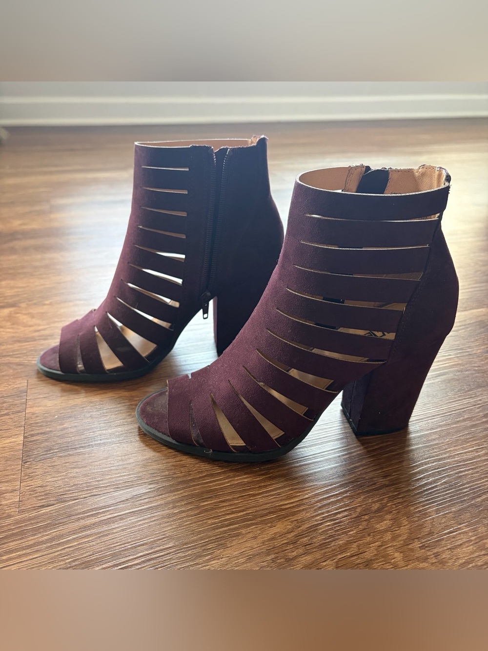 Brash- Women’s Open-Toe Strappy Block Heel Booties - Burgundy
Size 7.5